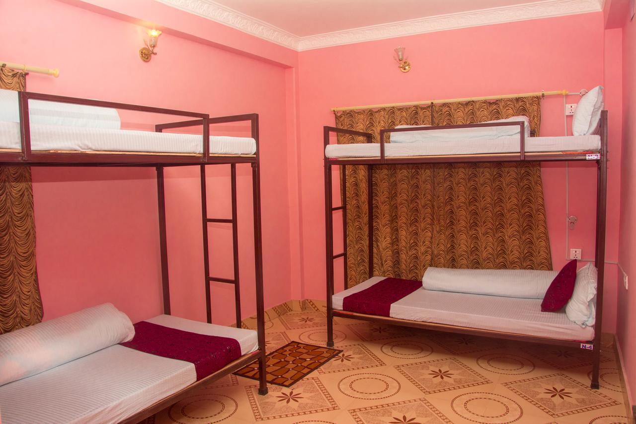 Mount Blue Tourist Hostel - Pokhara Zewnętrze zdjęcie