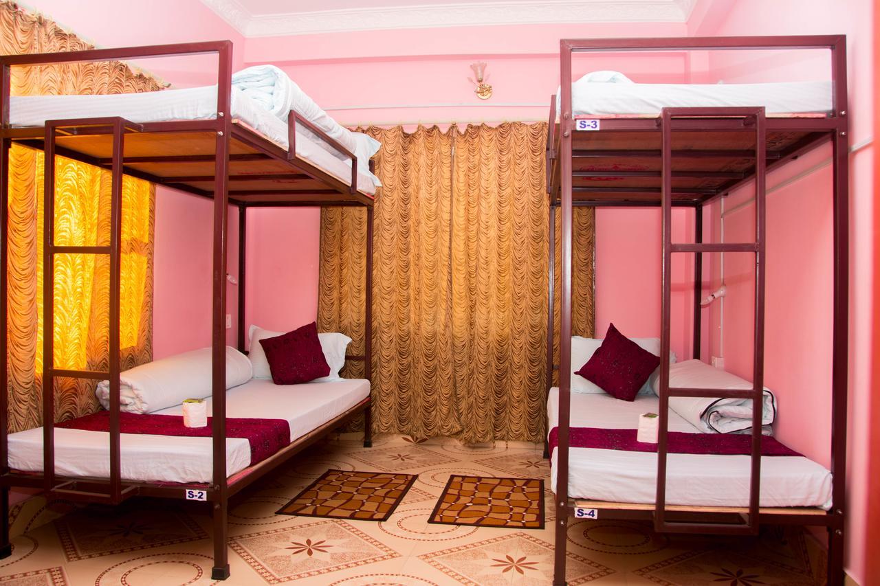 Mount Blue Tourist Hostel - Pokhara Zewnętrze zdjęcie