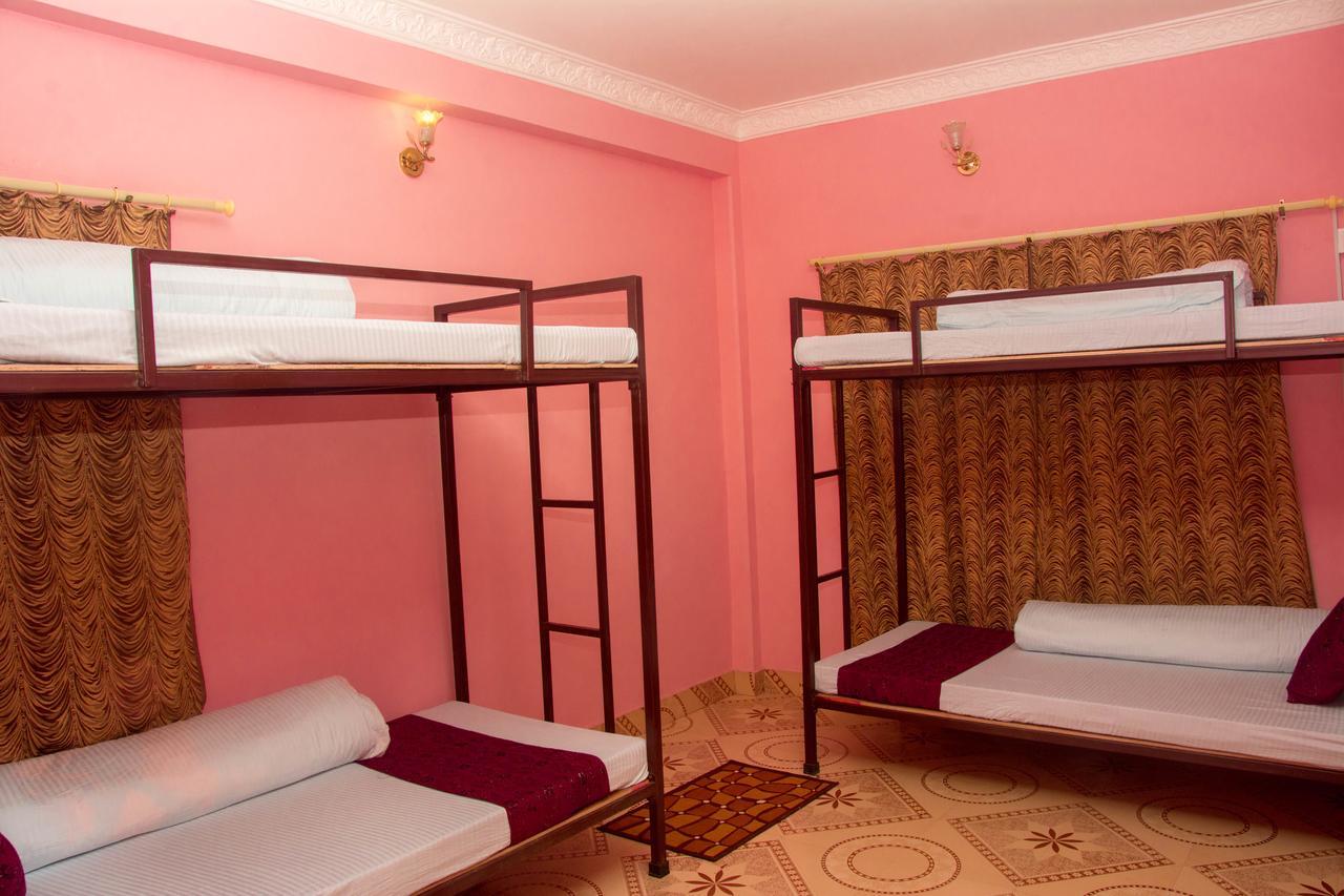 Mount Blue Tourist Hostel - Pokhara Zewnętrze zdjęcie